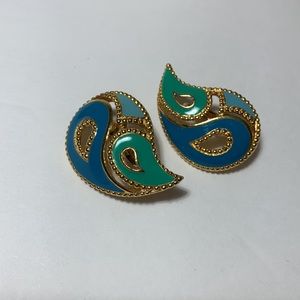AVON VTG Paisley Enamel Clip On Earrings Blue Green Tear Drop Gold Tone 1 1/2”